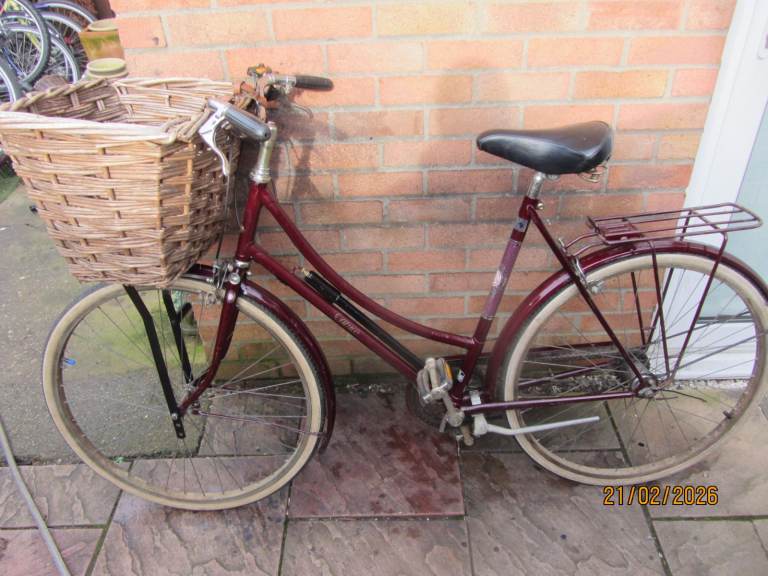 ladies raleigh cameo 3 speed town bike with large wicker basket bike in good working order £49
