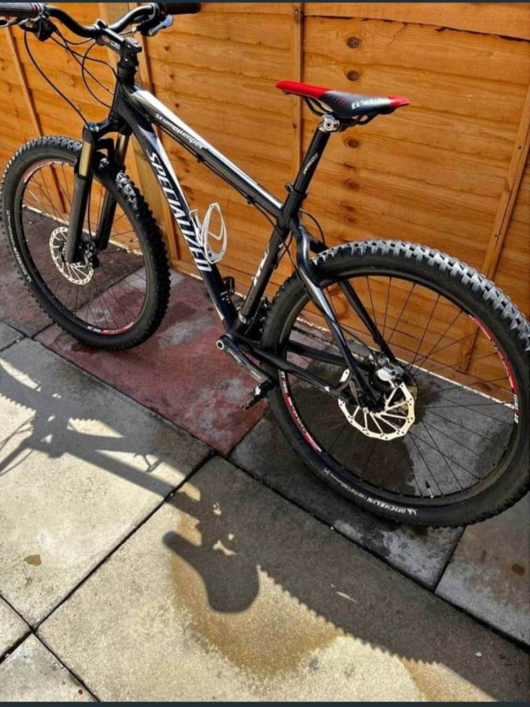 Specialized Stump Jumper Mountain Bike, Adults Medium Size Frame. 