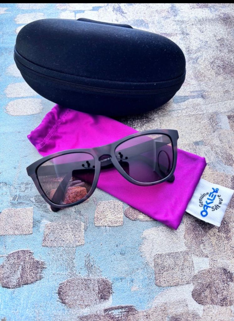 Oakley Frogskins Polariszed Perscription Sunglasses . Never worn- prescription lenses.