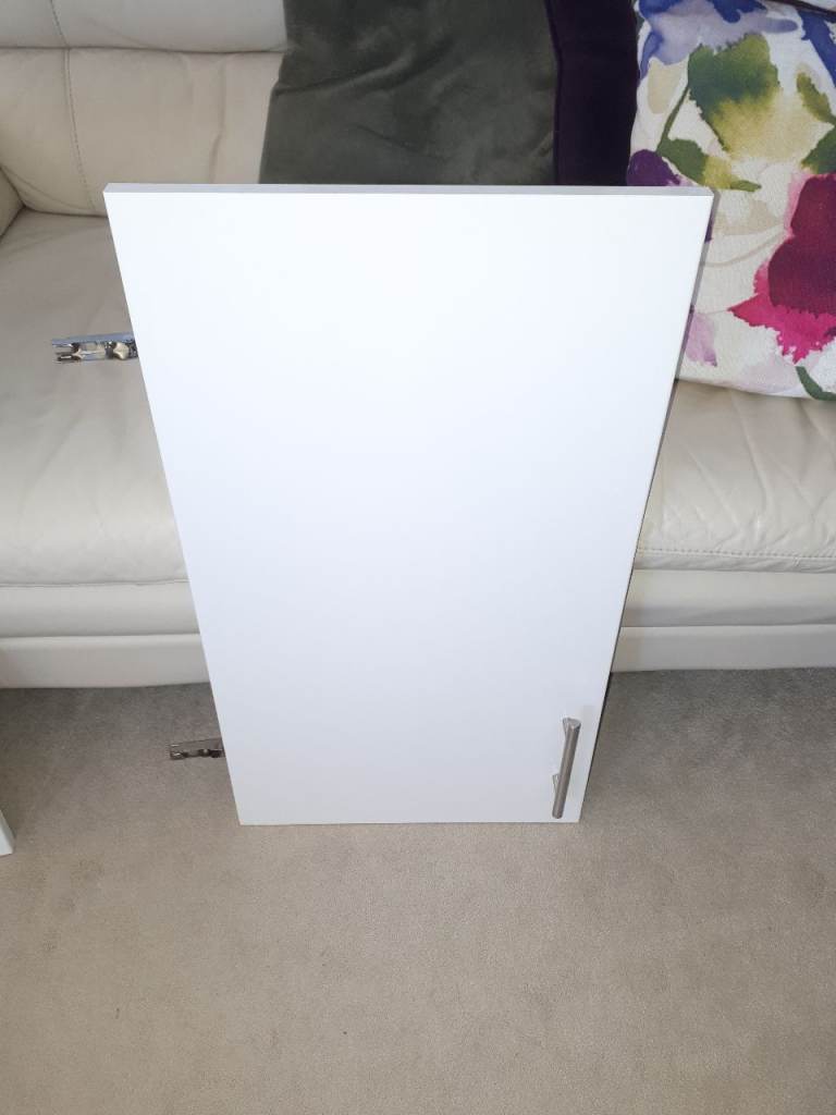 £15 for ALL Kitchen B&Q gloss white doors - mint condition - with handles and hinges
