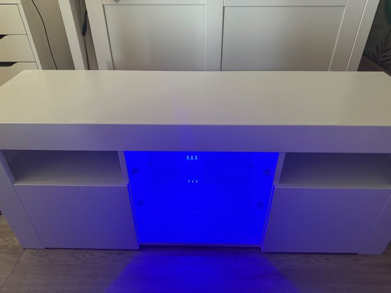 REDUCED Furneo Puzzo – White TV Stand 120 cm, Matt & High Gloss Finish, Blue LED Lights