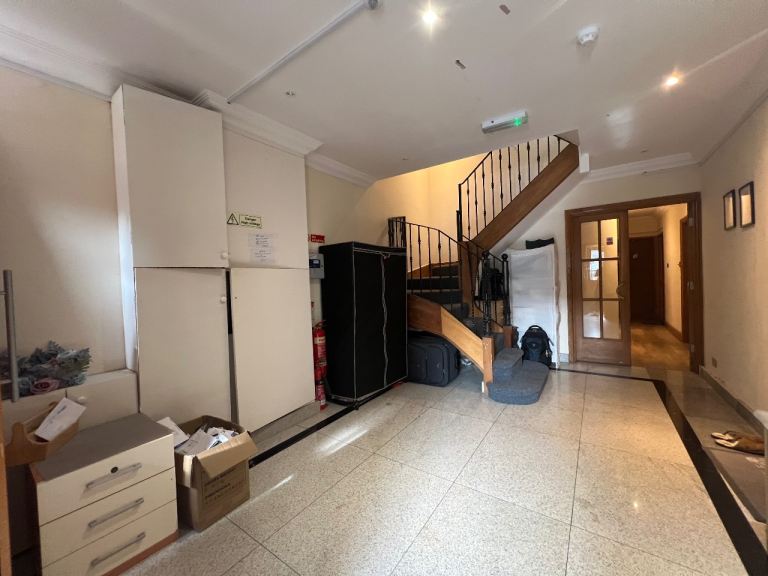 Spacious studio 3, located Bridge Lane, NW11