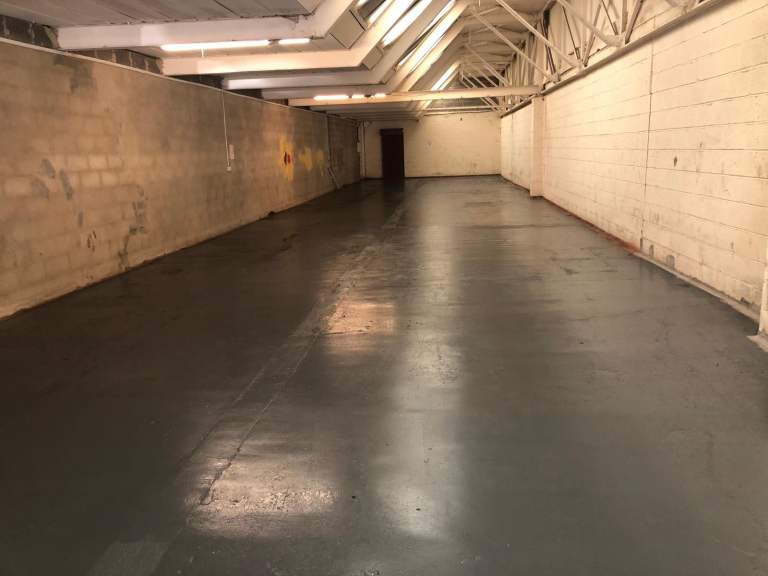 EXCELLENT SECURE 3500 SQ FT WAREHOUSE INDUSTRIAL UNIT TO LET LOW RENT & ZERO* RATES  BRADFORD 