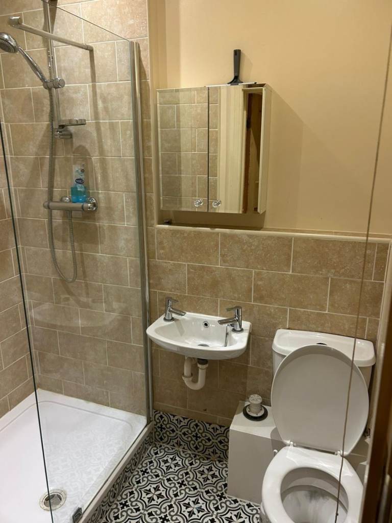 Fully Furnished Rooms Available in House Share. Ideal for UC Applicants 35 years old and over.