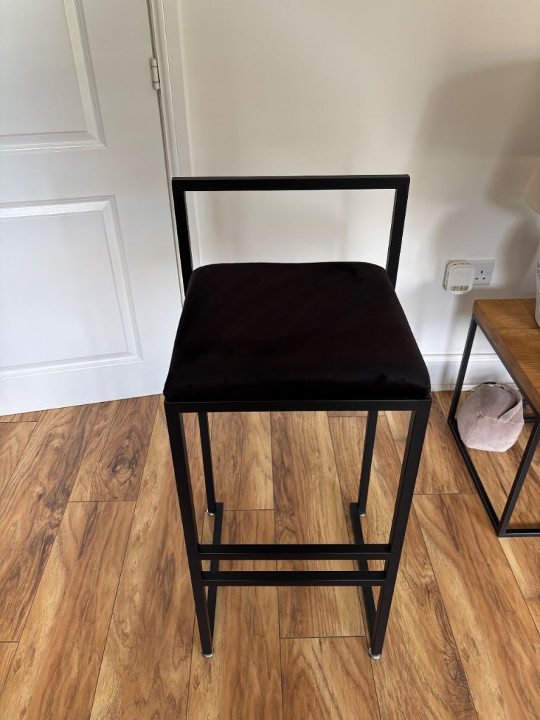 2 x Metal bar stools 