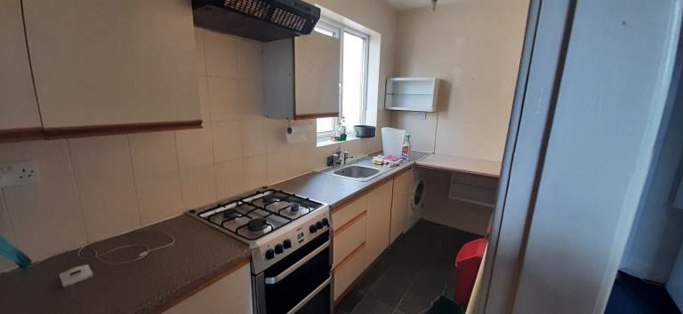 Large attractive Kitchenette room fully Inclusive of all Utilities 