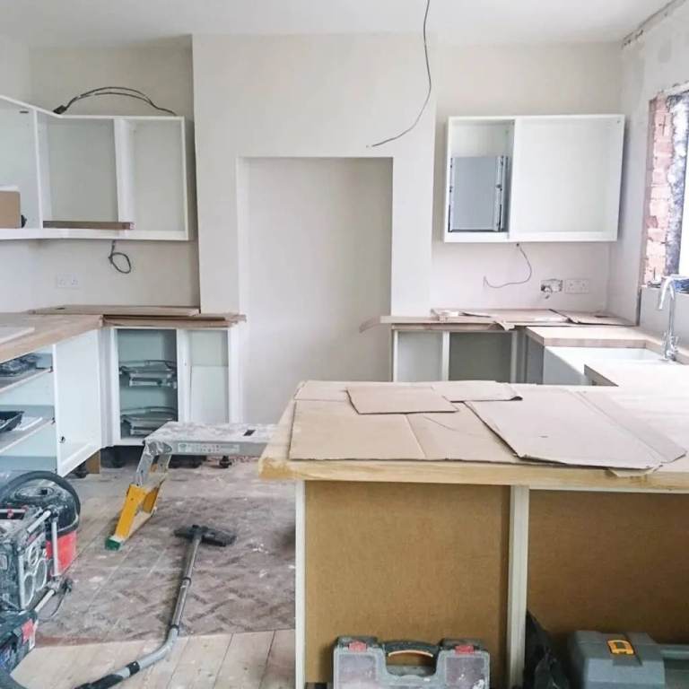 Builder / Kitchen & Bathroom Fitter | Joinery, Painting, Tiling Plumbing & Flooring