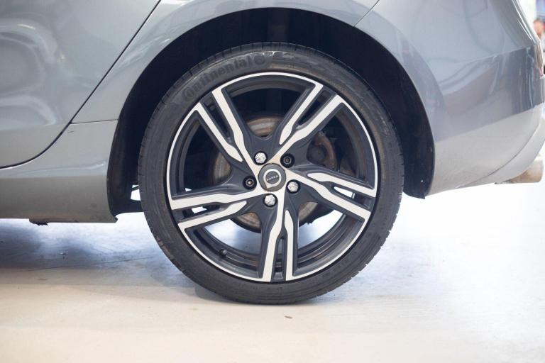 2019 Volvo V40 D2 [122] R DESIGN Edition 5dr Geartronic HATCHBACK DIESEL Automatic