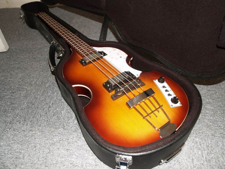 Höfner Violin Bass Ignition & Hard Case
