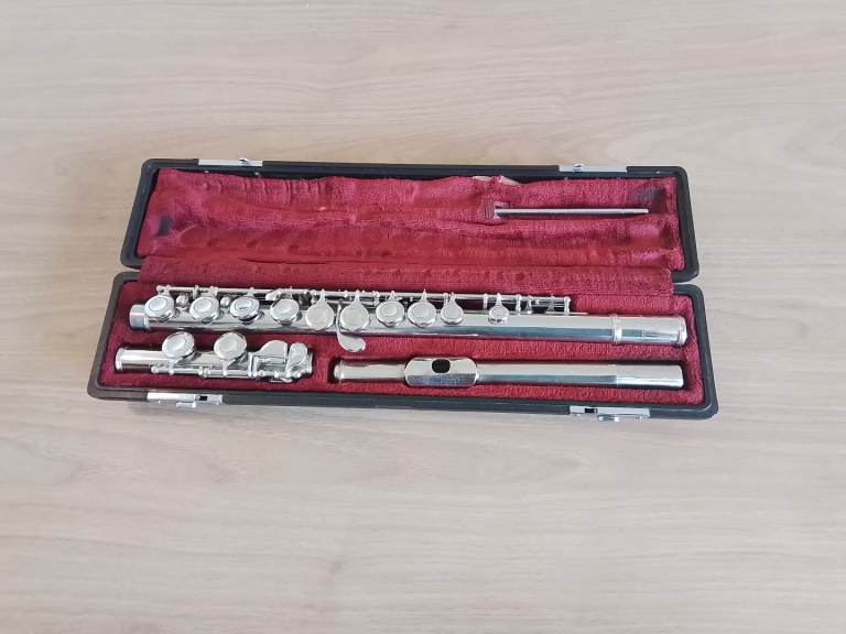 Yamaha YFL221N flute + maintenance kit + music books