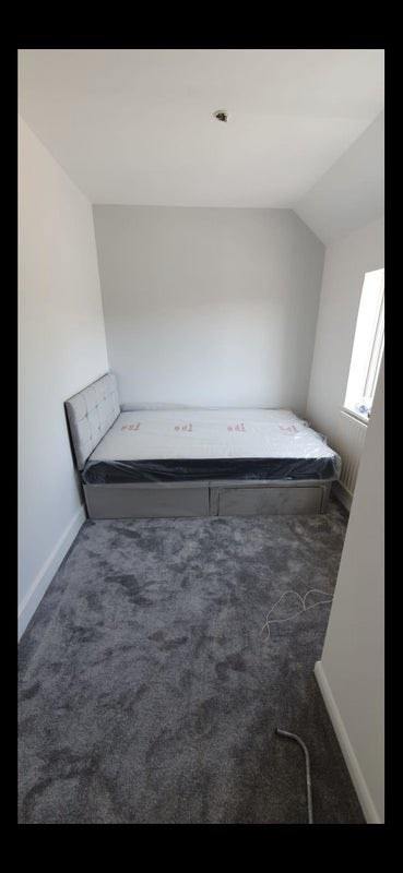 Single room at a cosy family home