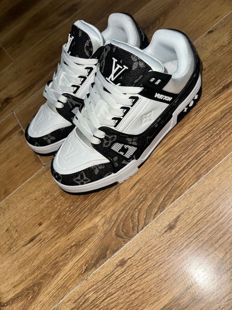 Louis Vuitton Trainers - Size 6