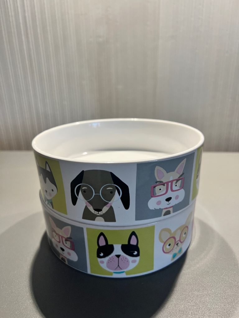 Food dishes for pets