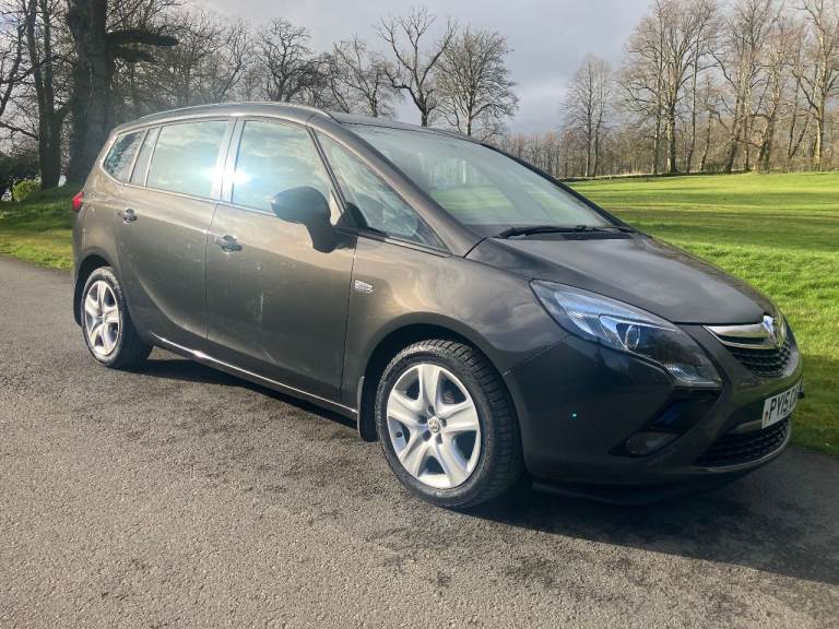STUNNING 2015 VAUXHALL ZAFIRA TOURER EXCLUS TURBO (1364cc). MOT JAN-27. FULL SERVICE HIST. 7 SEATER.
