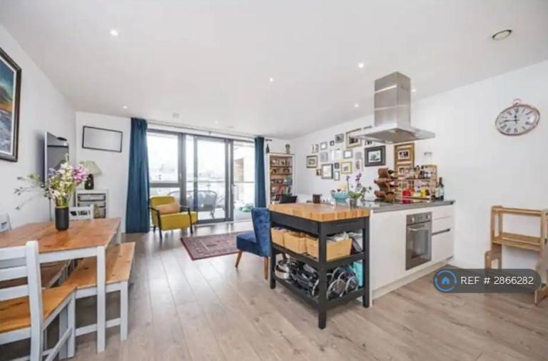 2 bedroom flat in Cornhill House, London, E3 (2 bed) (#2866282)