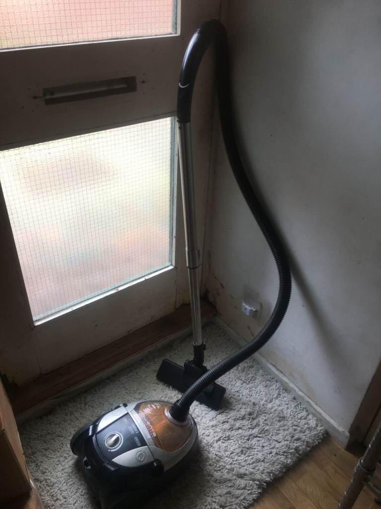 rowenta bagless vacuum cleaner hoover compact power cyclonic 1900w