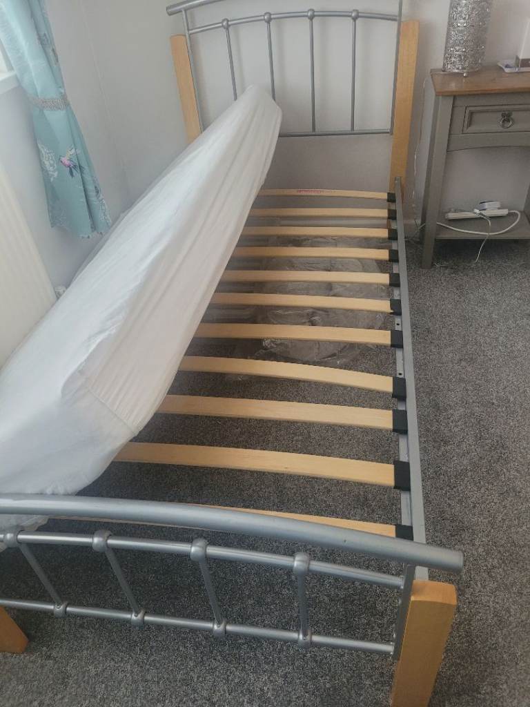 Bed 3ft bed frame & new mattress
