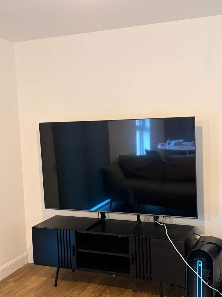 Samsung 65” QLED 4K Smart TV – Only 6 Months Old – Excellent Condition