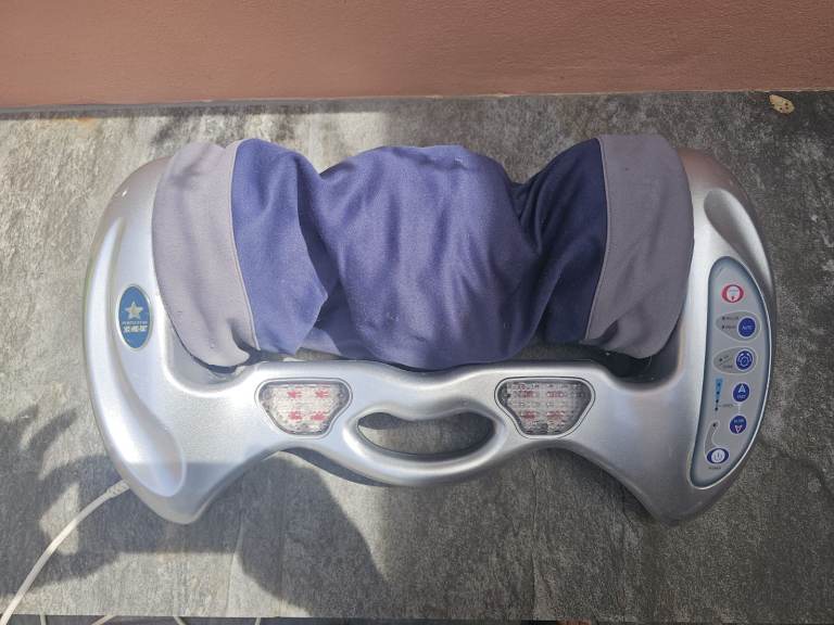 kneading roller massager