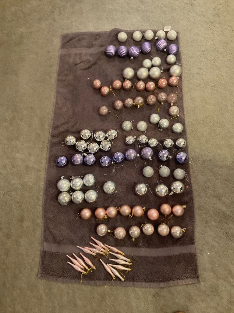 Assorted baubles 