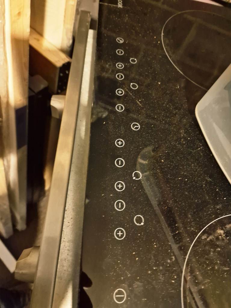 Oven, hob, extractor hood