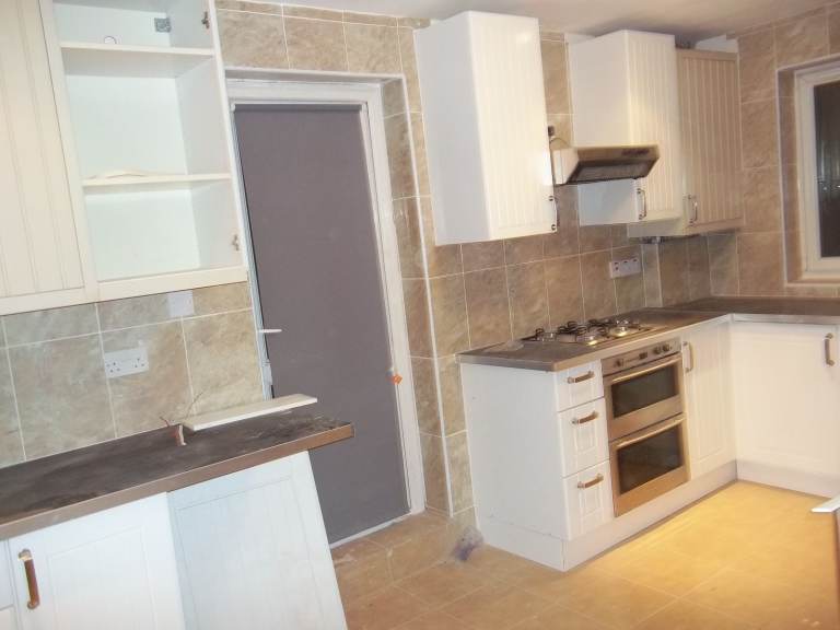 5/6 BED HOUSE FOR RENT 