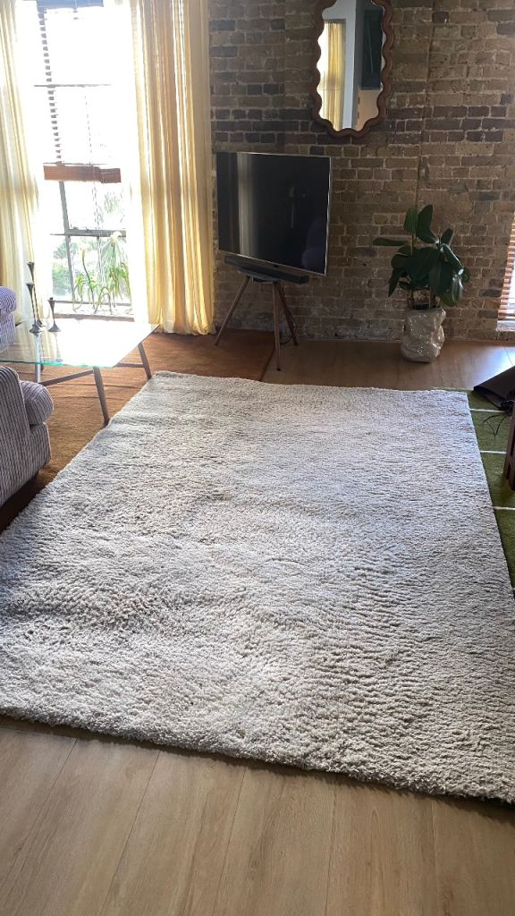 200x290cm Large Creamy White Shaggy Area Rug - good condition