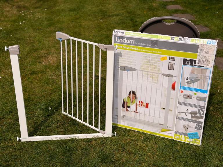 Lindam Sure Shut Porte Safety Gate & BabyDan Baby Gate