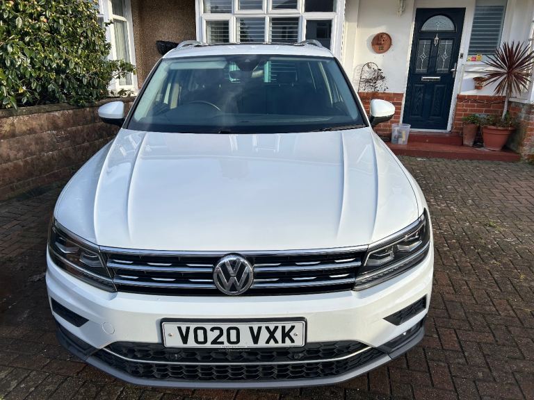 Vw tiguan 2.0 diesel SEL 2020, fsh, pan roof , massage seat, digi dash 