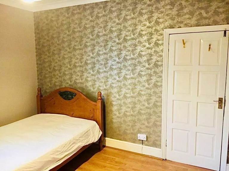 Furnished Double Room Available – Shared Accommodation | UB1 3BS