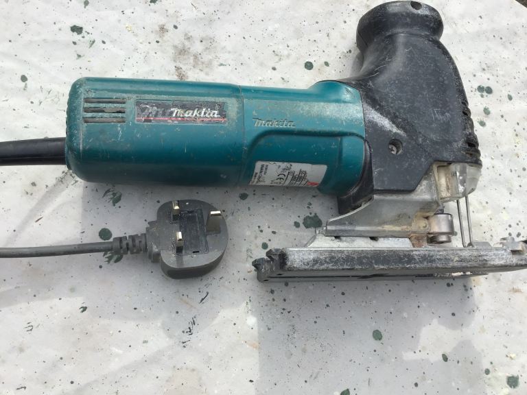 Electric jig saw