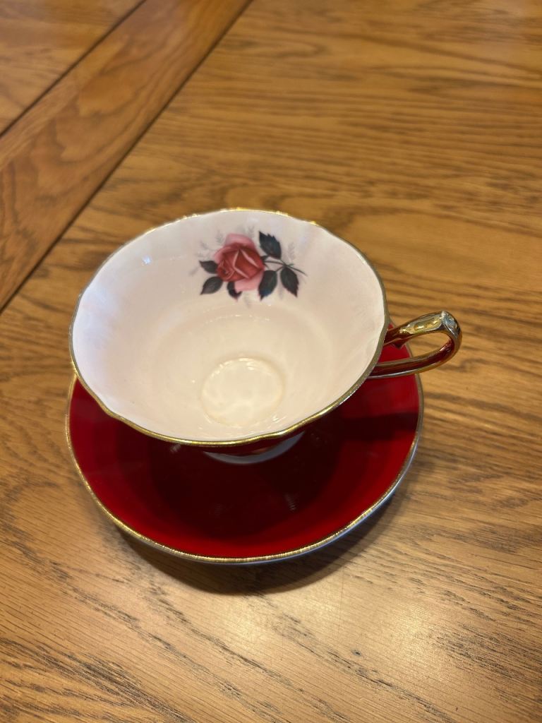 Elizabethan Majestic Fine Bone China Teacup and Saucer - Red Rose Design