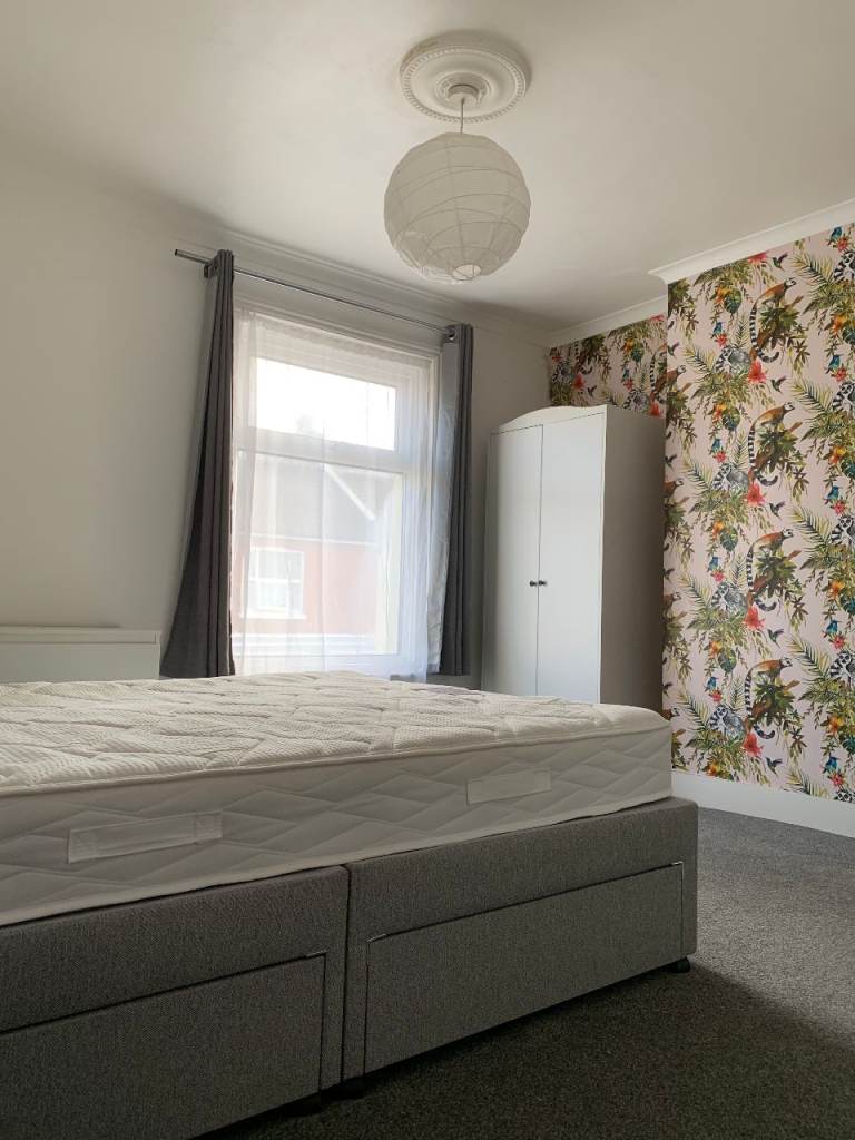 Amazing Modern 2 bedroom house fully furnished bathroom kitchen dining rm garden WORTHING BN11