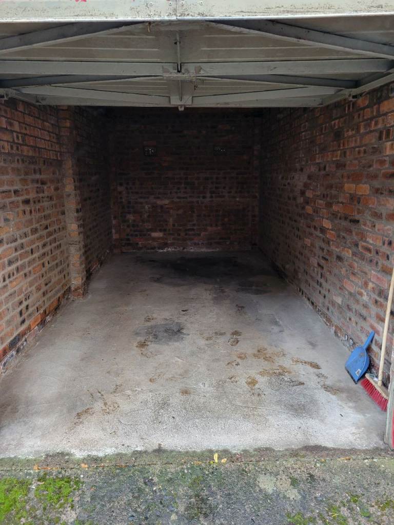Secure Garage to rent