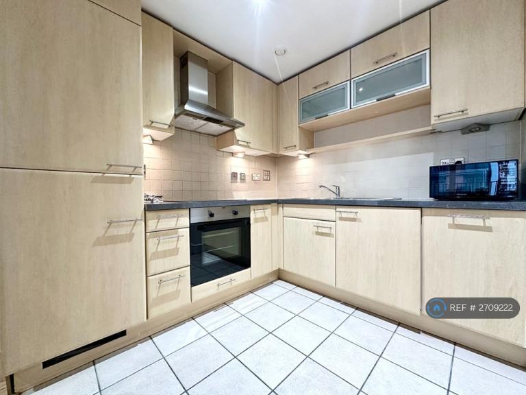 1 bedroom flat in Marmara Apartments, London, E16 (1 bed) (#2709222)