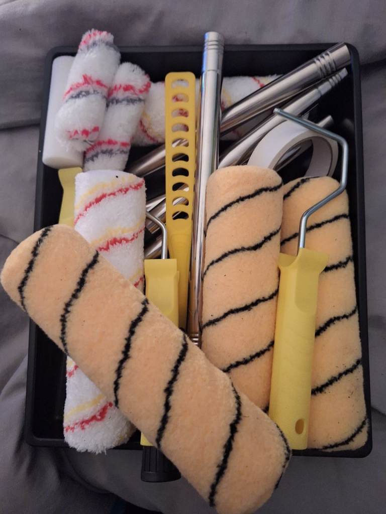 Paint tray and rollers etc