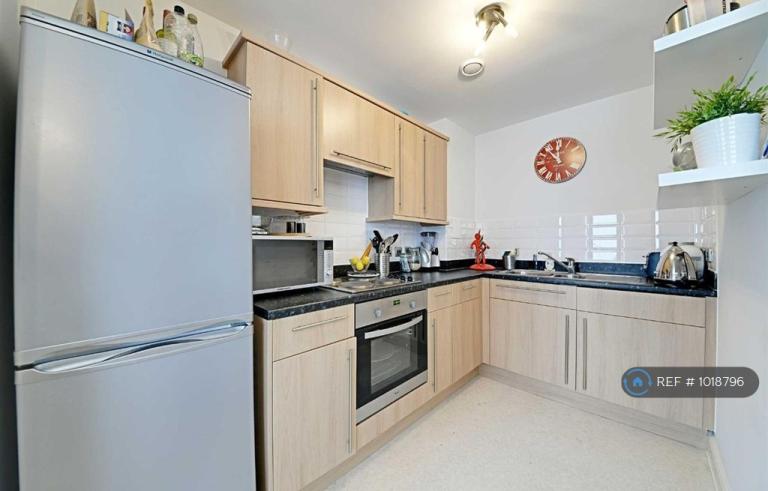 1 bedroom flat in Penfield Court, London, NW9 (1 bed) (#1018796)