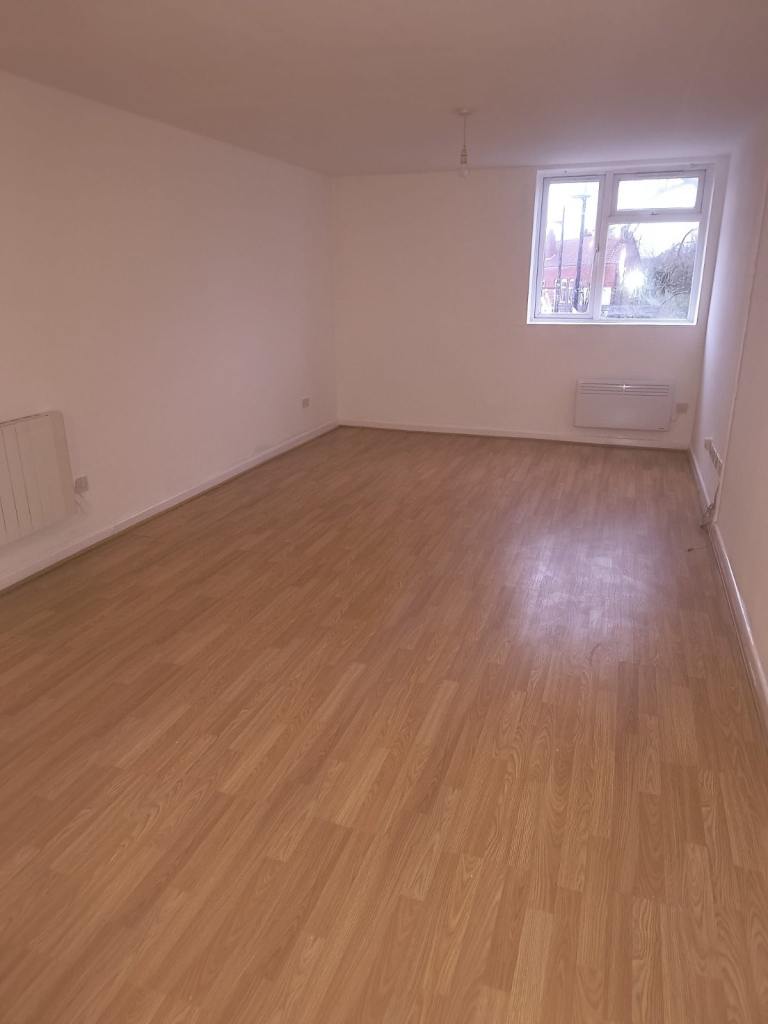 To let 2 bed Flat Kenyon Lane M40 9JG
