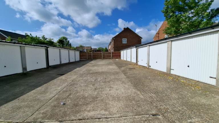 Garage/Parking/Storage to rent: Winchester Way (r/o 5) Rainham, Gillingham Kent, ME8 8DD