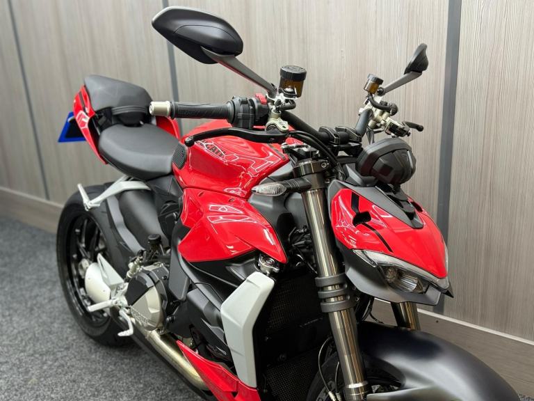 2022 22 Ducati Streetfighter V2 955 Euro - FSH - 12 MONTHS MOT