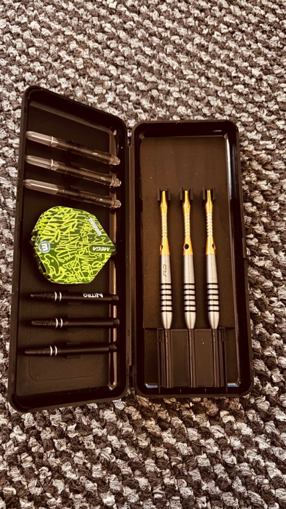 Dartboard and accessories 