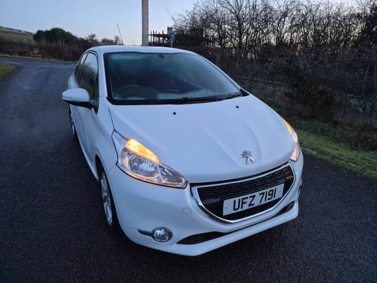 2014 Peugeot 208 1.2 petrol TAX only £20/Year
