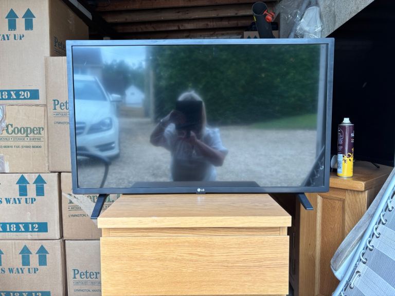 LG TV. FREE OF CHARGE. Good working condition.