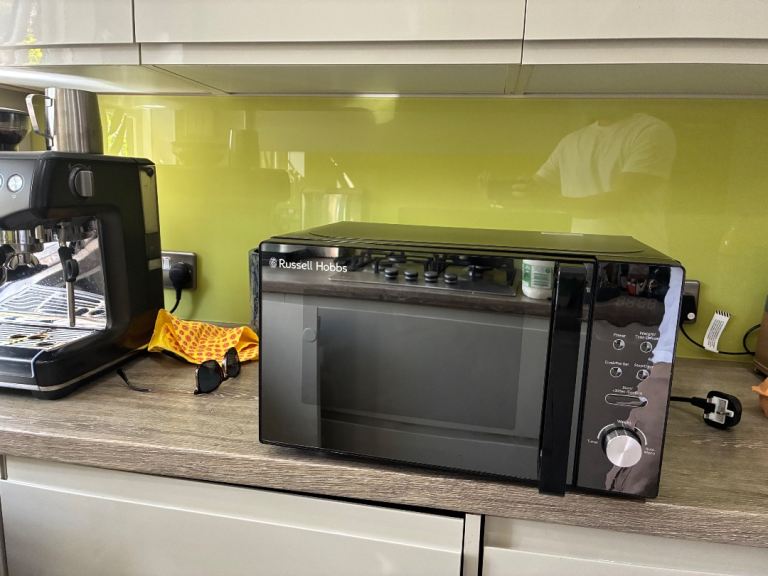 Russell Hobbs Digital Microwave Oven 20L Black