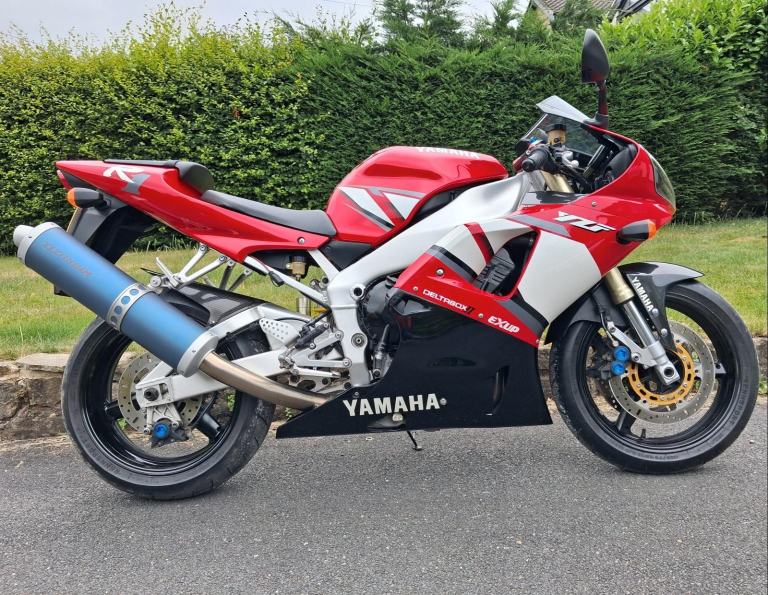 Yamaha YZF R1