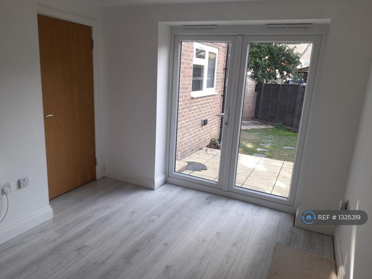 2 bedroom flat in Highland Road, Maidstone, ME15 (2 bed) (#1335319)