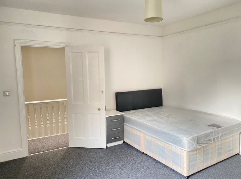 Large double room Available, Luton LU1 