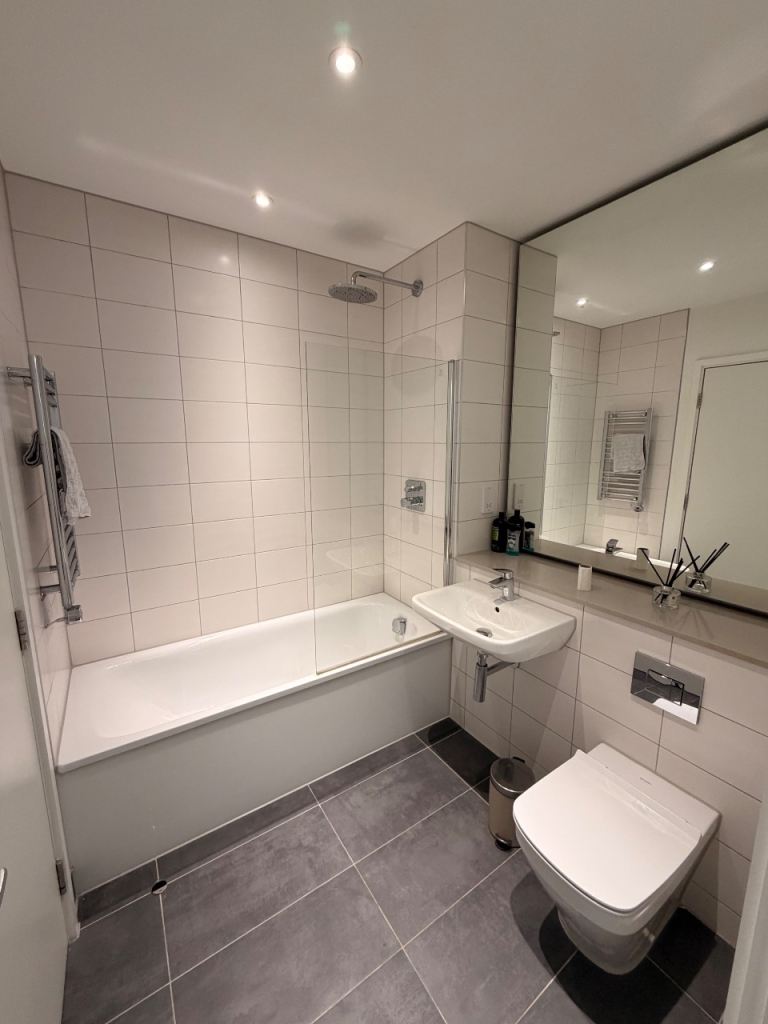  2-Bedroom Apartment Available – Salford