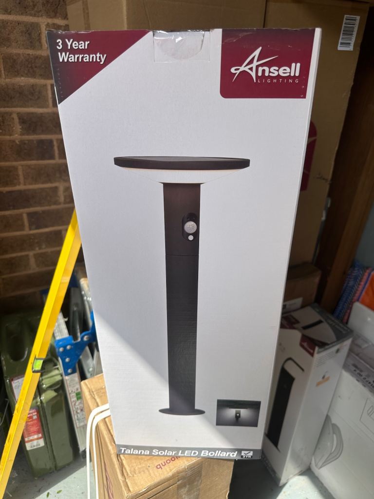 BRAND NEW ANSEL TALANA SOLAR BOLLARD OUTSIDE LIGHTS