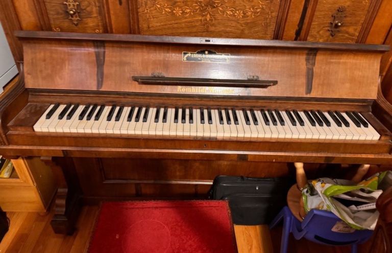 Römhildt Weimar upright piano